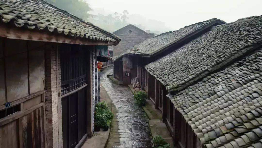 老师把一年级教材编成童谣,这背后藏着一个个爱的故事……